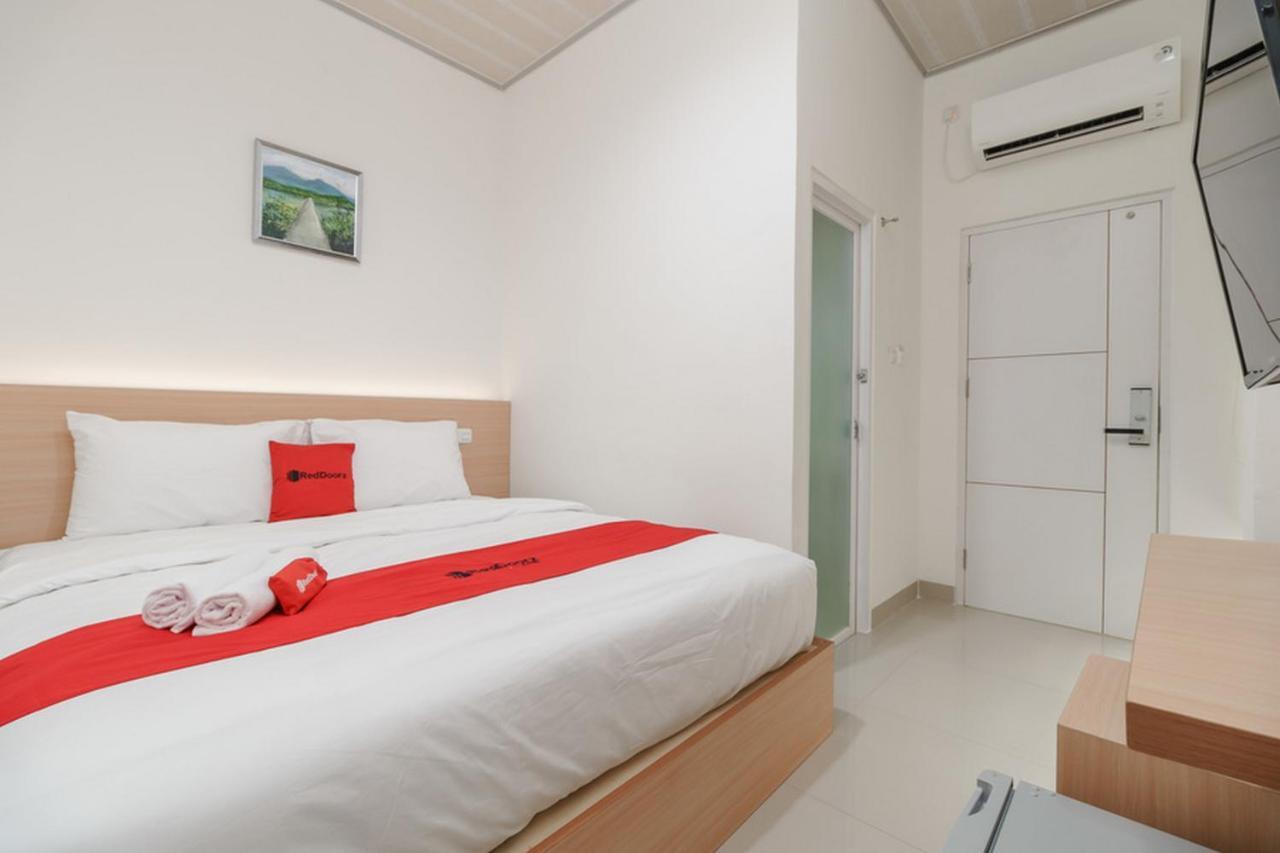 Reddoorz Plus Near Rs Rk Charitas 2 Palembang Dış mekan fotoğraf