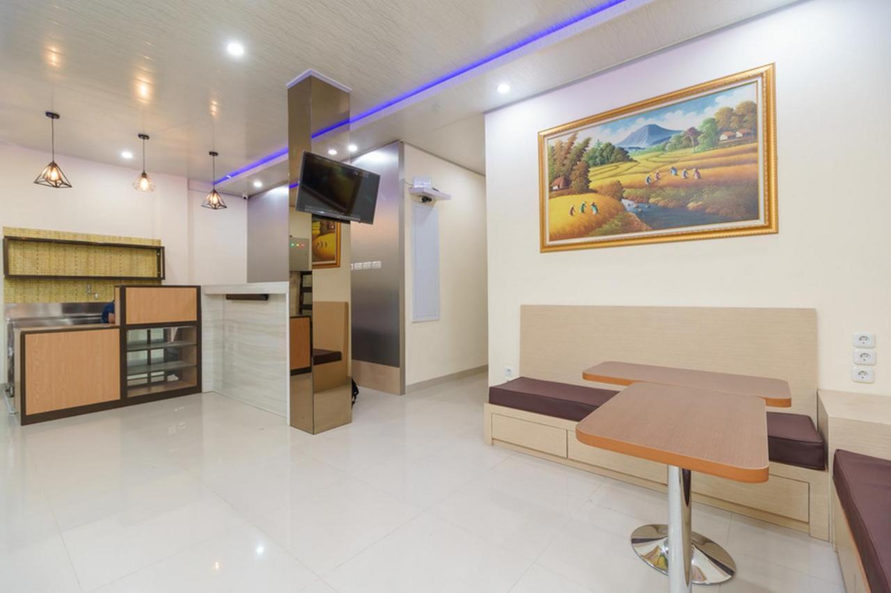 Reddoorz Plus Near Rs Rk Charitas 2 Palembang Dış mekan fotoğraf